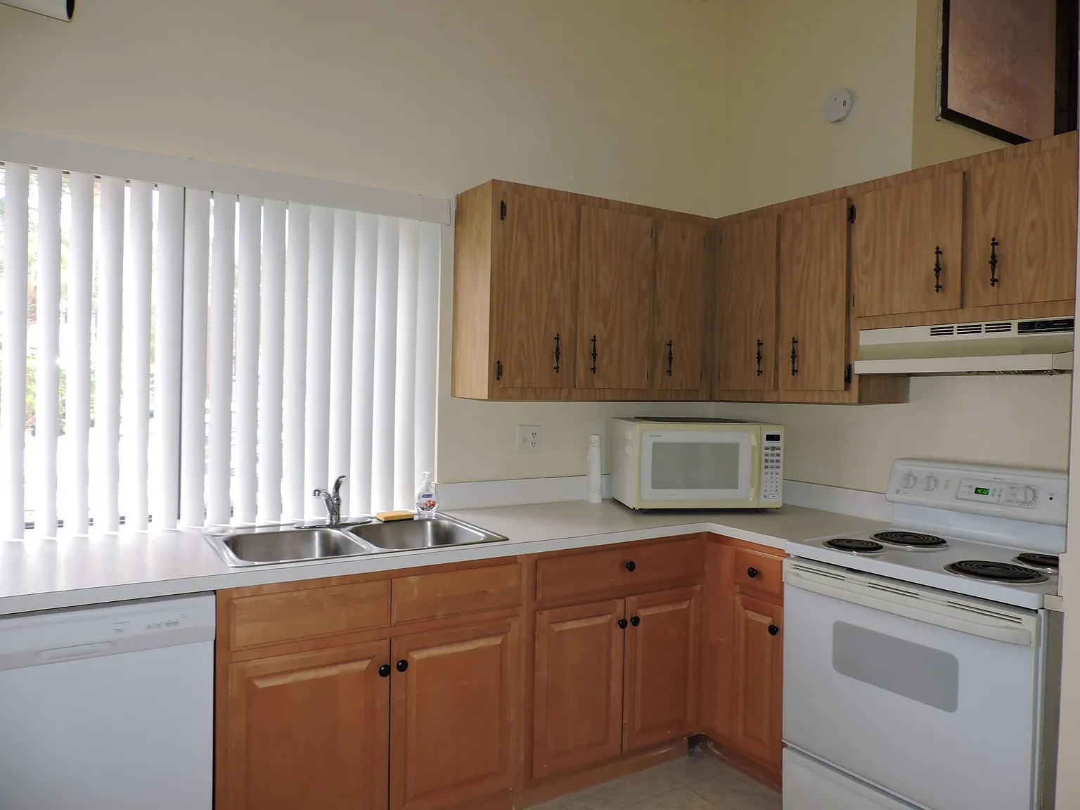 2 bed, 2.0 bath, 1383 sqft, $2,250 — Photo 3
