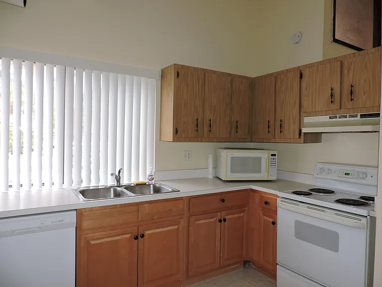 166 Sparrow Dr #2B — Photo 3