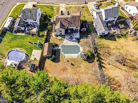 4th image of 51 Linden Dr