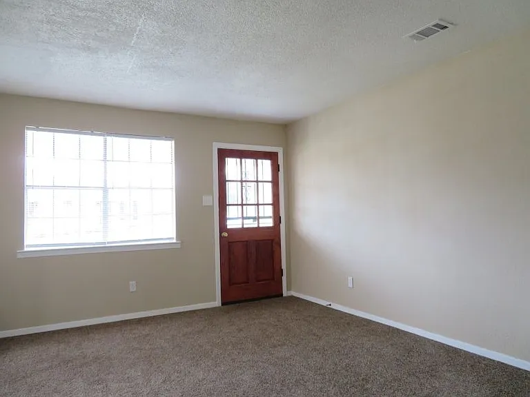 4433 Medley Ln — Photo 3
