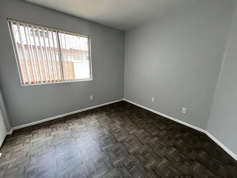 4518 N 84th Ave — Photo 14