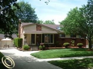 23915 Colchester Dr, Farmington, MI 48336