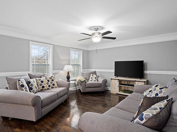 4th image of 532 Medallion Cir