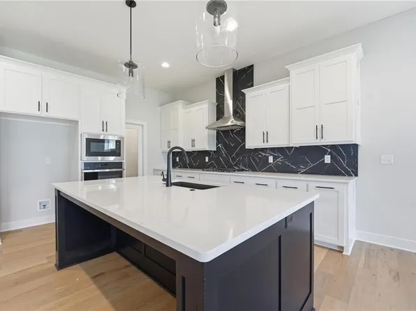2762 SW 11th Ter, Lees Summit, MO 64081