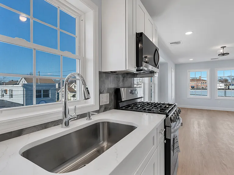 8 Anthony Ave #1 — Photo 5