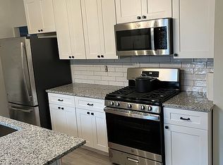 528 Edwards St, Aurora, IL 60505