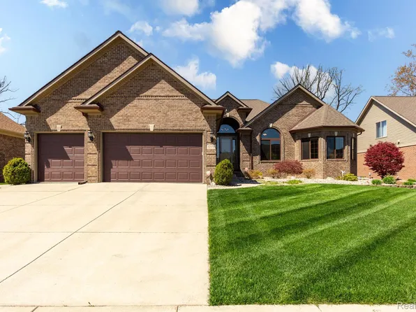 32170 Bondie Dr, Rockwood, MI 48173
