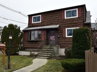 2 Krochmal Rd, Peabody, MA 01960