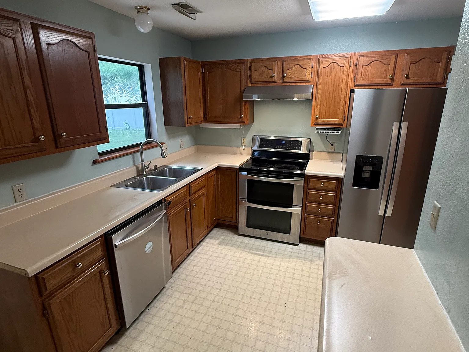 4 bed, 2216 sqft, $2,500 — Photo 2