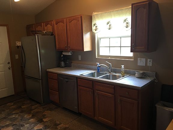 Kitchen-dishwasher stays