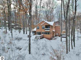 1431 S Bay View Trl, Suttons Bay, MI 49682