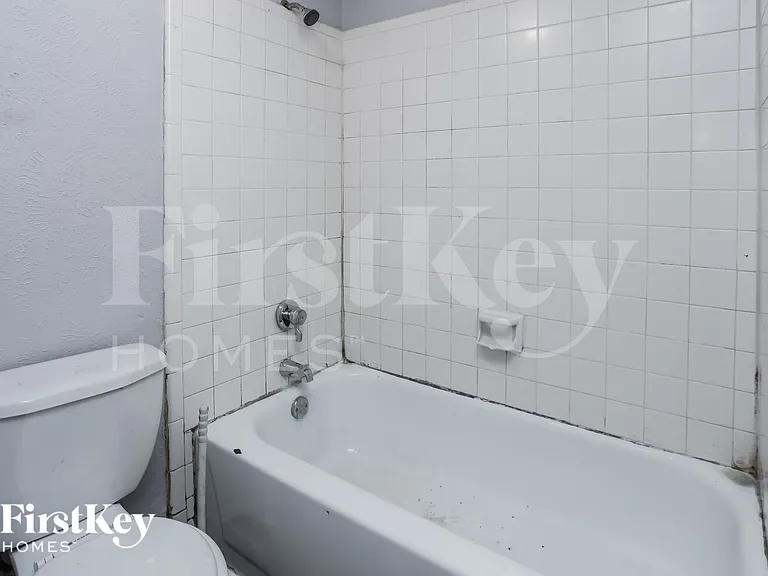 608 Nora Ln — Photo 14