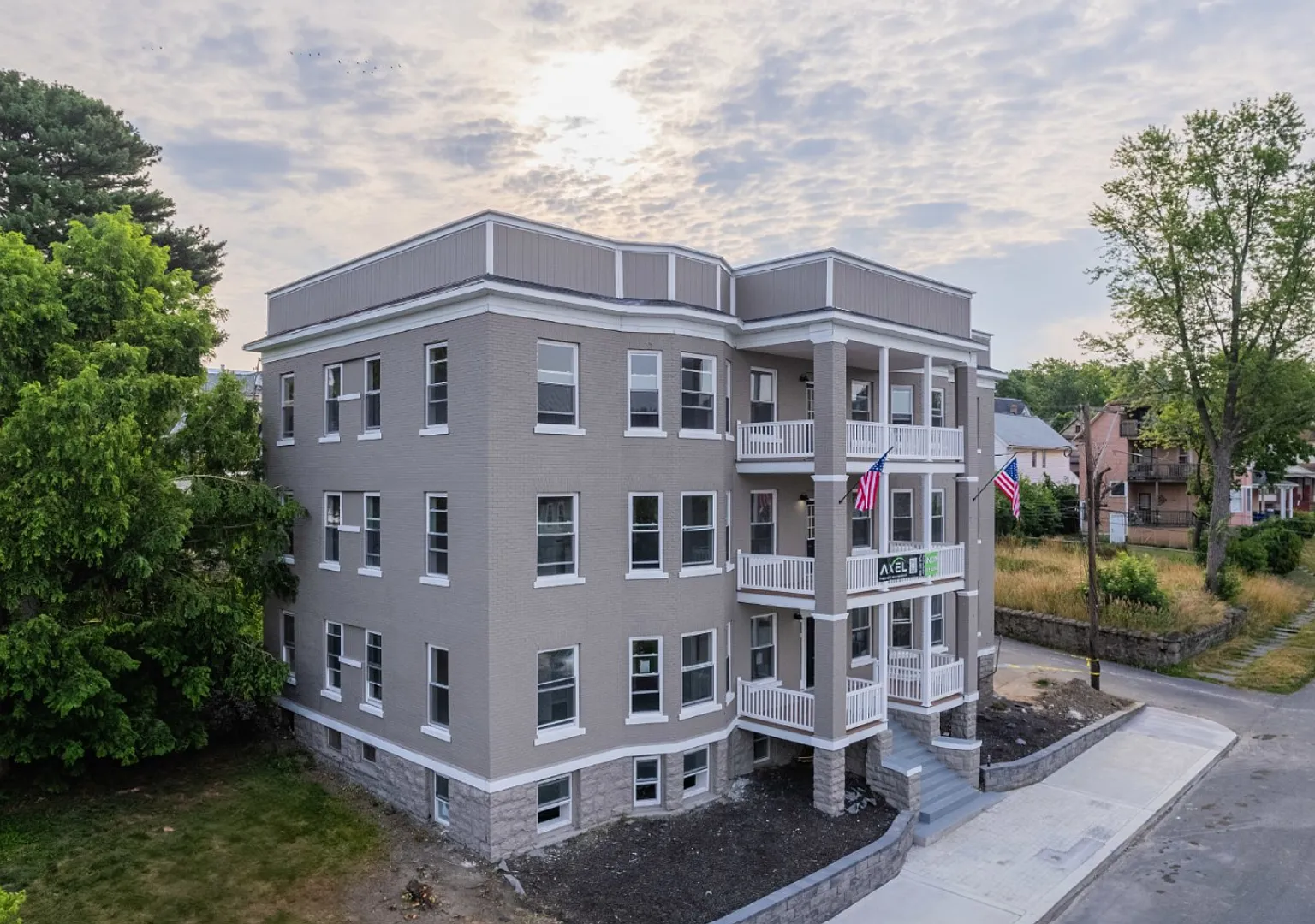 1513 Vine Street — Photo 2