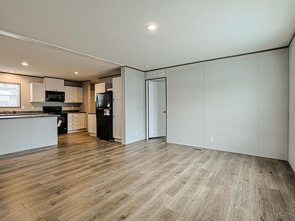 4th image of 54 2nd St