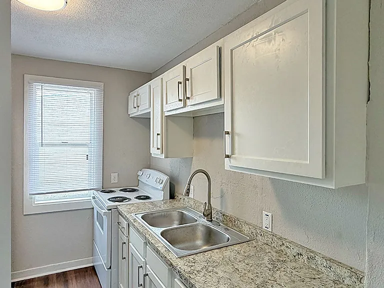 22-24 W Hollister St — Photo 13