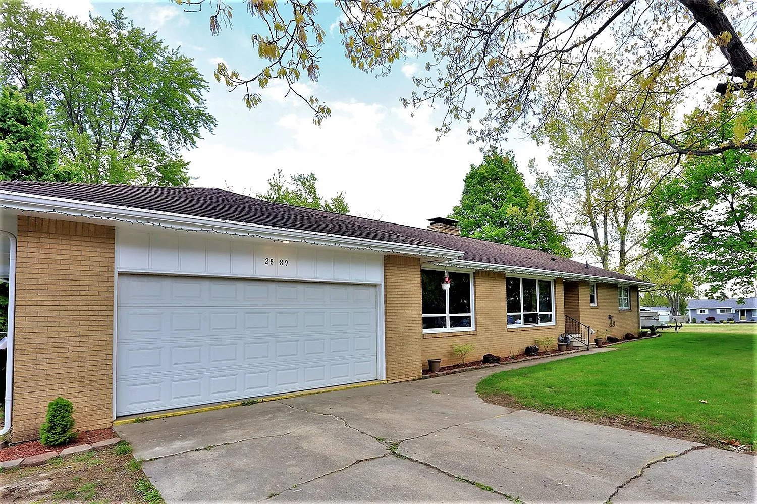 2889 Sharon Dr photo 1