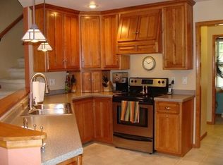 237 Burning Tree Ct, Wrightstown, WI 54180
