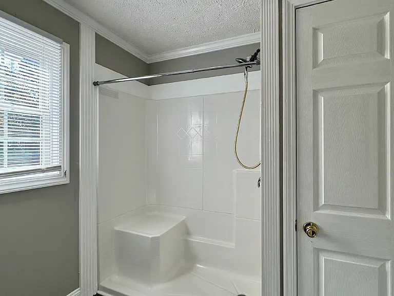 1222 Kienast Dr — Photo 10