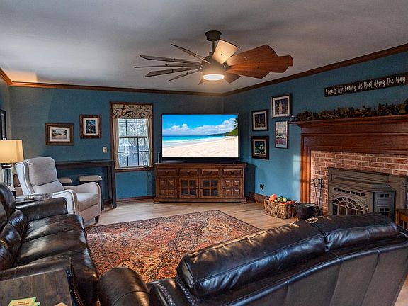 2nd image of 2400 West Cherokee DRIVE