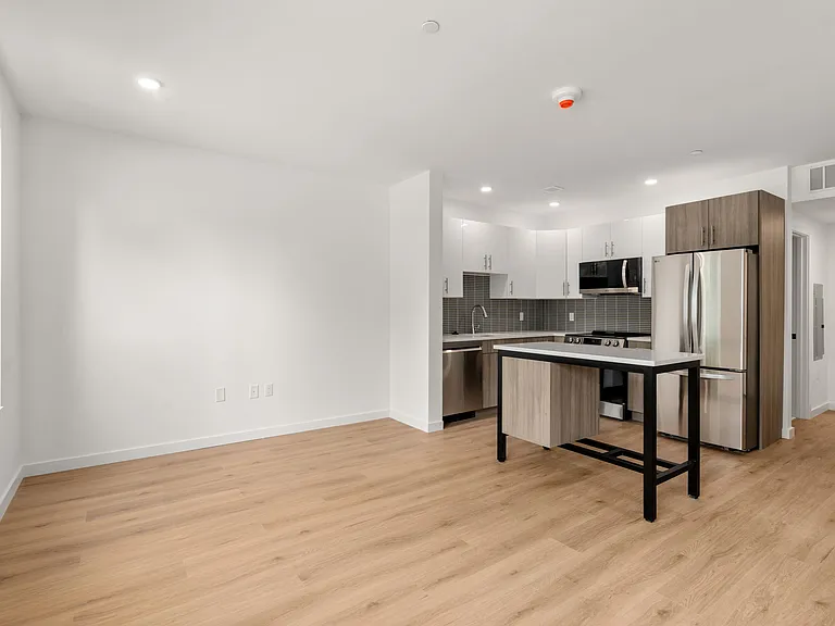 40 Centre — Photo 22