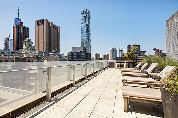 Rented by SERHANT. | media 9