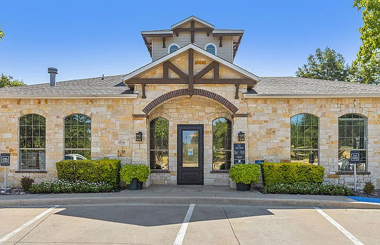 Retreat at Stonebridge Ranch Apartments — Photo 16