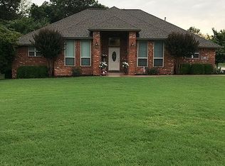 525 N Riding Ridge Ln, Fayetteville, AR 72704