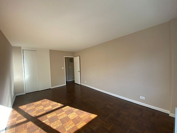 4th image of 305 E 86th St #5HE