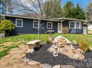 8 Hillview Rd, Asheville, NC 28805