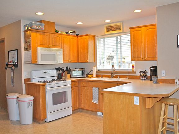 3rd image of 18204 107th Street Ct E