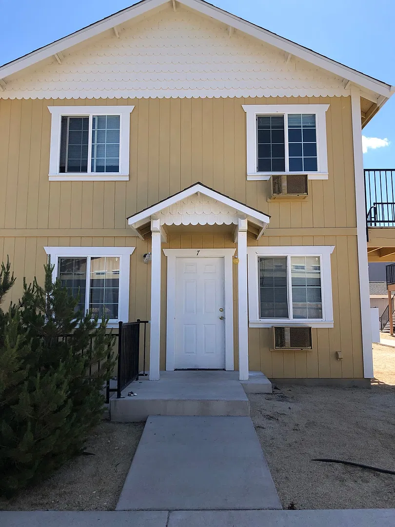 Cottages — Photo 1