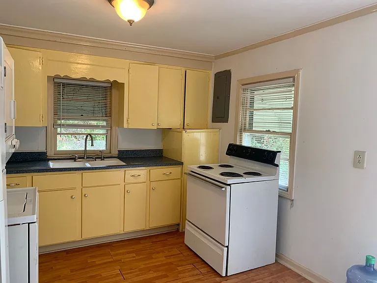 1409 Bay St — Photo 20