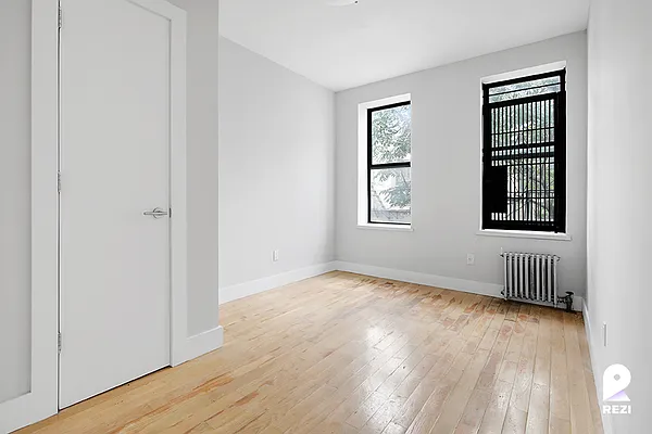 Rented by REZI | media 12