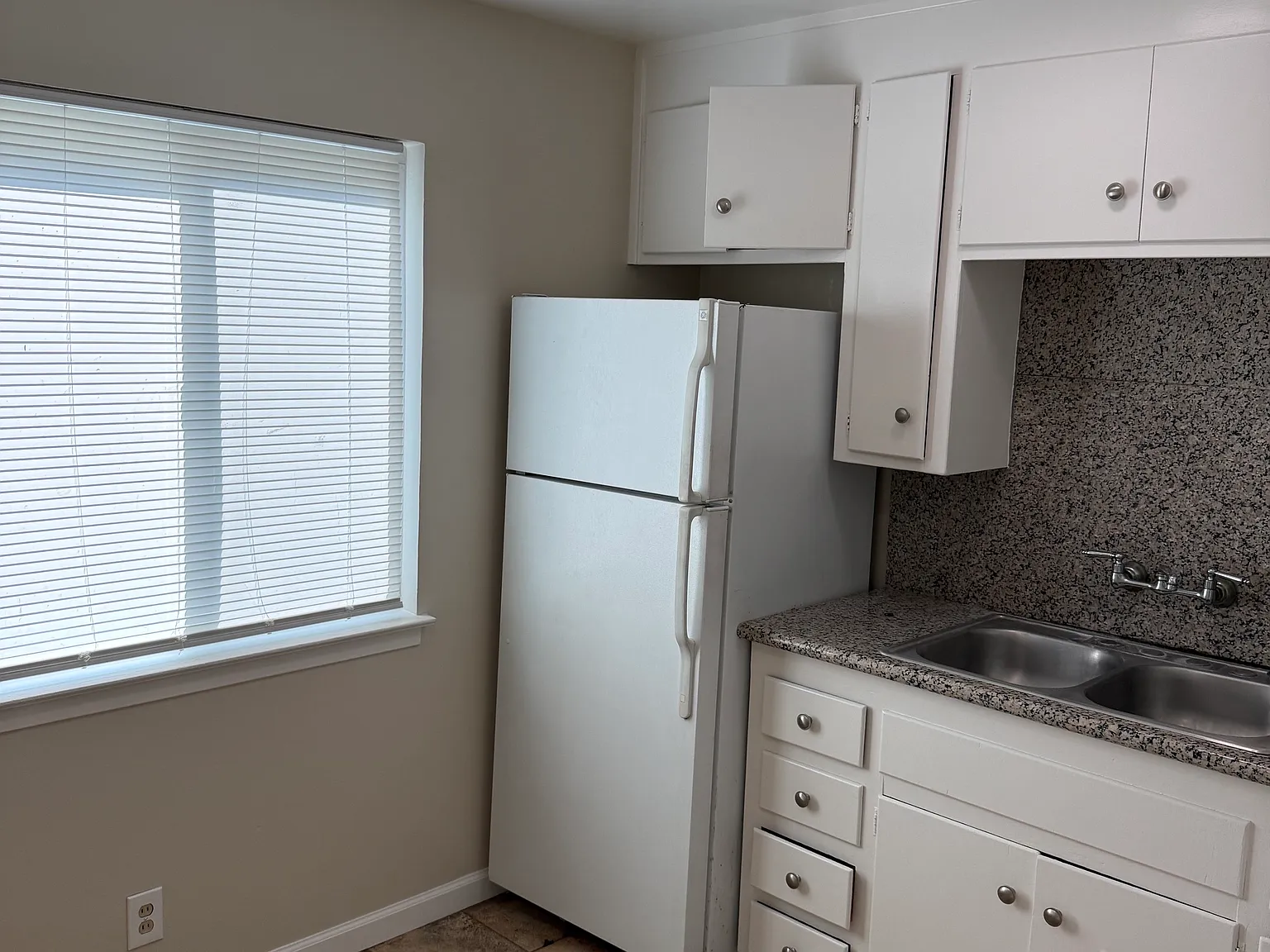 2 bed, 720 sqft, $2,500 — Photo 2