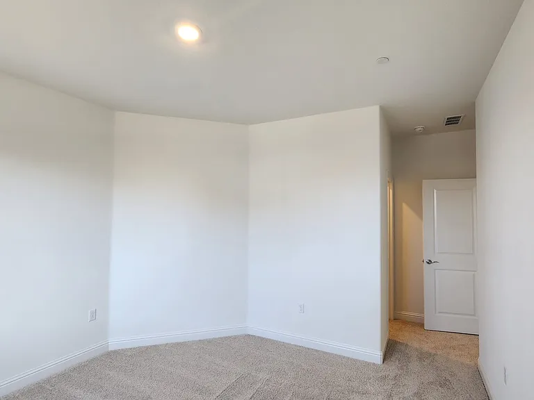 1449 Ascot Ln — Photo 15