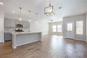 4 bed, 2.5 bath, 2022 sqft, $2,100 — Photo 4