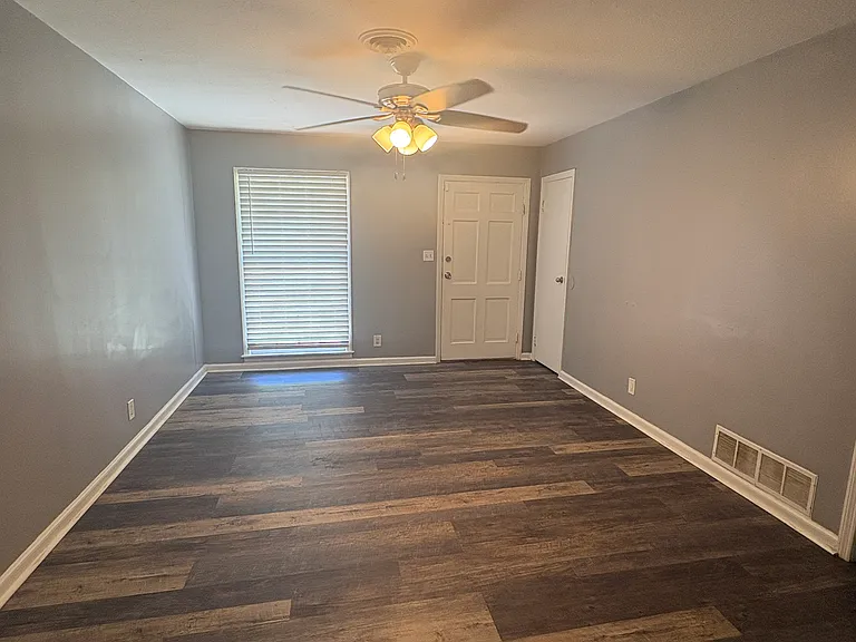 1219 Biscayne Dr — Photo 4