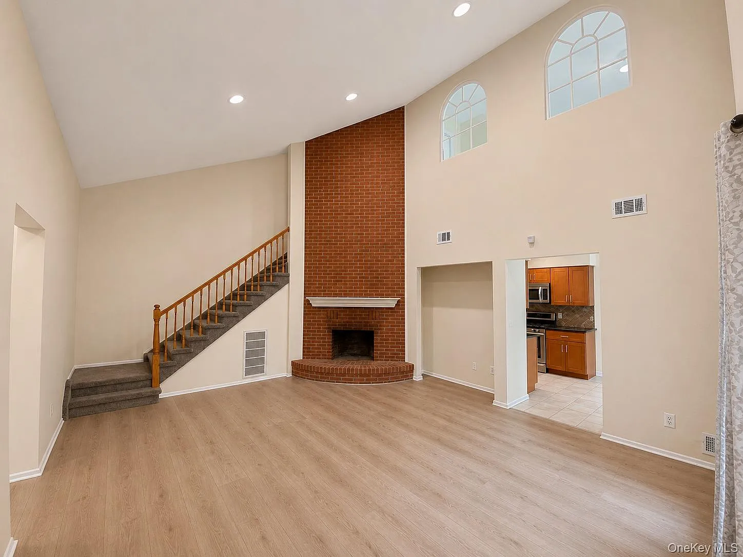 3 bed, 1382 sqft, $3,400 — Photo 3