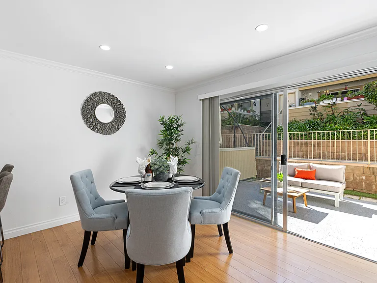 18408 Hatteras St #27 — Photo 4