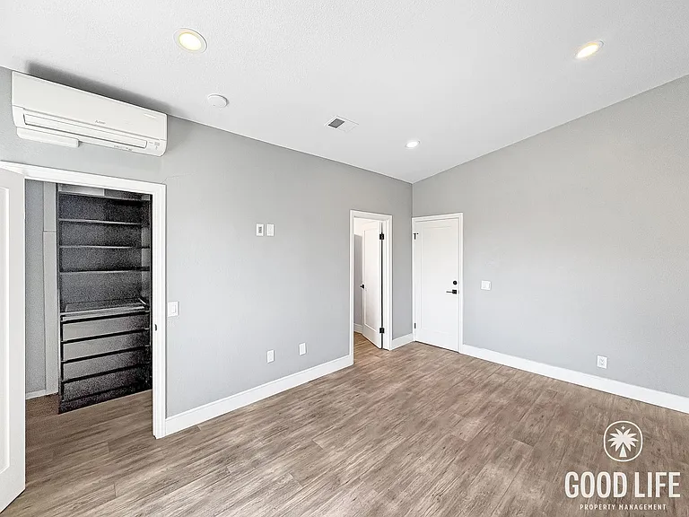 3042 40th St — Photo 12