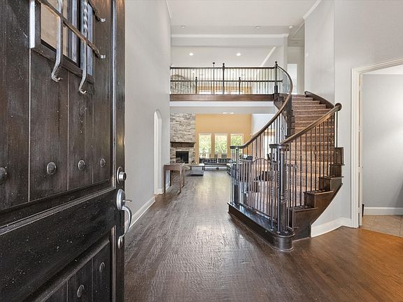 3rd image of 1308 Lacey Oak Dr