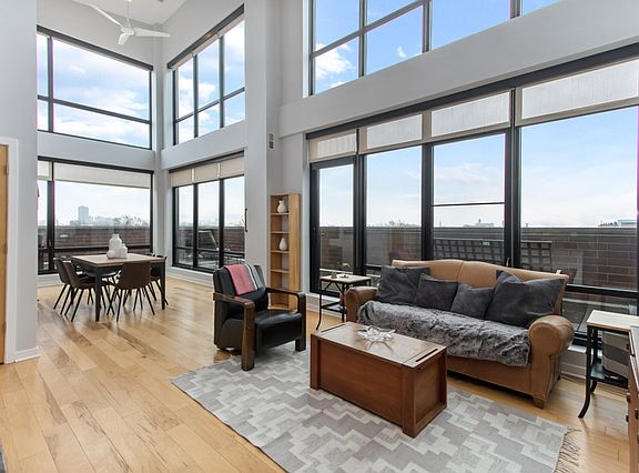 3rd image of 3946 N Ravenswood Ave APT 704