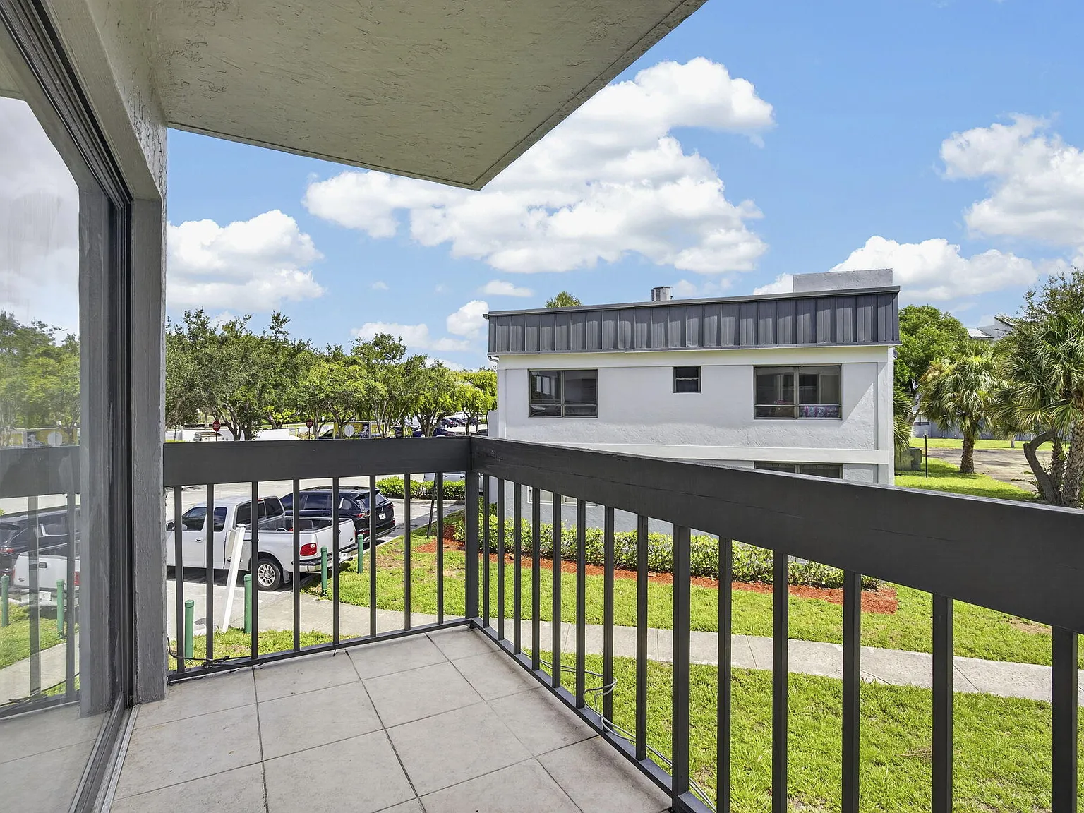 2 bed, 2.0 bath, 1030 sqft, $2,200 — Photo 1
