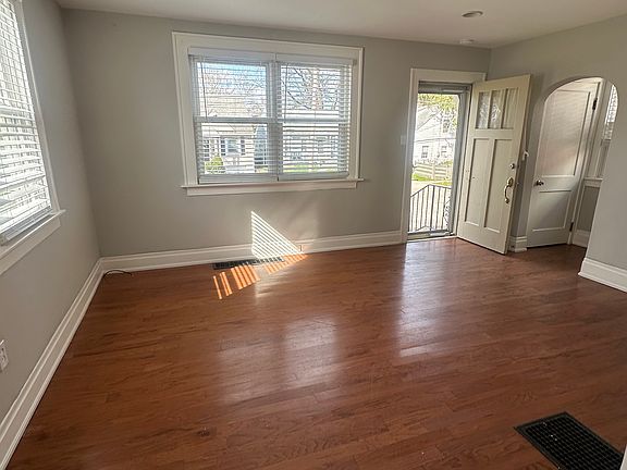 2nd image of 2527 Bremont Ave