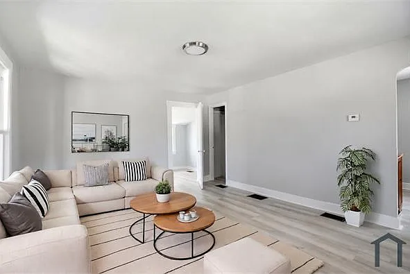 3 bed, 800 sqft, $2,495 — Photo 1