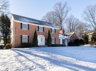 11 Strathmore Rd, Middlebury, CT 06762