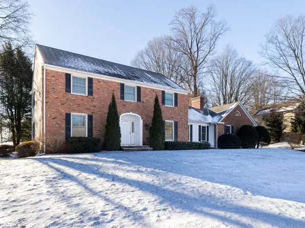 11 Strathmore Road, Middlebury, CT 06762