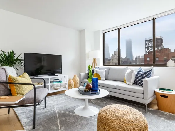 250 West 19th Street 04N image 2 of 13