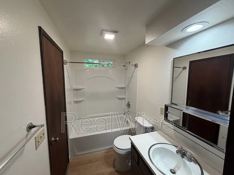 1223 NW Highland Ave #B — Photo 21