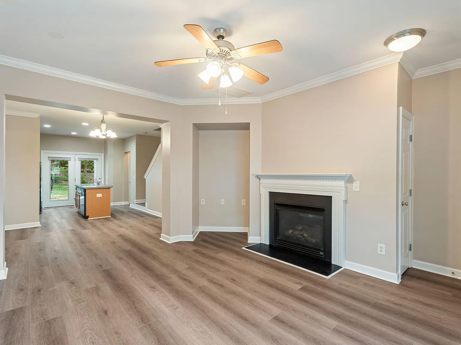 2 bed, 2.5 bath, 1219 sqft, $1,800 — Photo 4